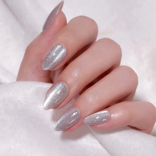Sweet-style crystal cat-eye nail art, short almond-shaped nails in nude colors, removable and ready-to-wear artificial nails
